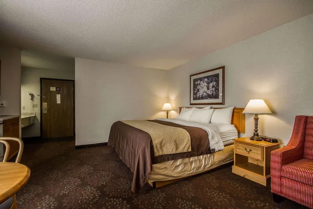 Upgrade, Efficiency, Suite, King and Double Bed، Comfort Inn Fond Du Lac 1/3