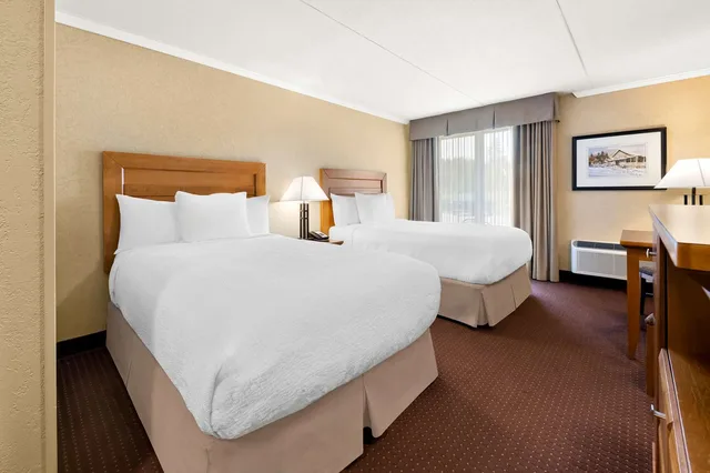غرفة بسريرين كوين بشرفة، Best Western Plus Norwester Hotel and Conference Centre 1/4