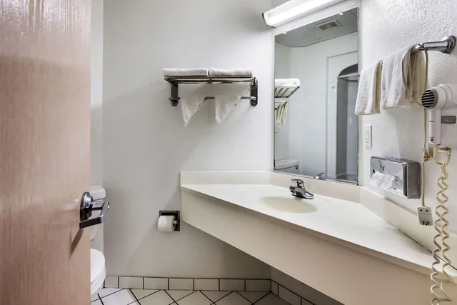غرفة بسرير كوين، Econo Lodge Morristown West 4/4