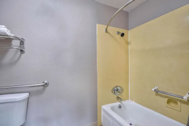 غرفة قياسية بسرير كينج للمدخنين، Motel6 Bossier City, LA 6/7