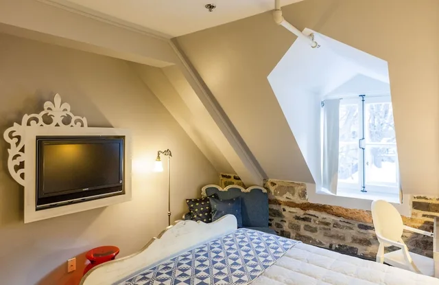 Superior, Queen Bed, City View, Attic، Auberge Place D Armes 9/10