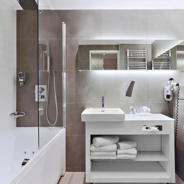 جناح بسرير كينج مع أريكة، Mercure Paris Vaugirard Porte de Versailles 5/8