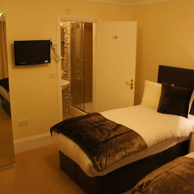 غرفة ثلاثية بحمام خاص، Sapphire Hotel 6/10
