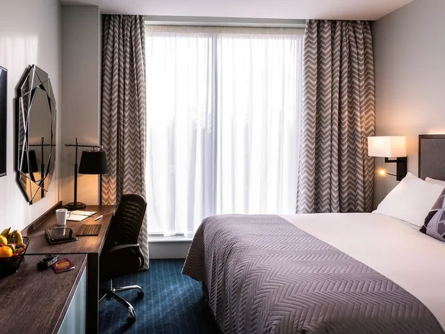 غرفة سوبيريور بسرير كينج بشرفة، Mercure Bridgwater Hotel 1/3