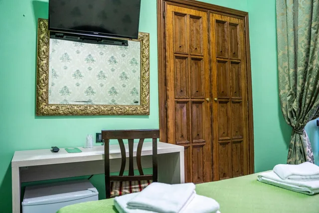 Room, Double or Twin Bed, Hotel Ferrarese Roma 7/10