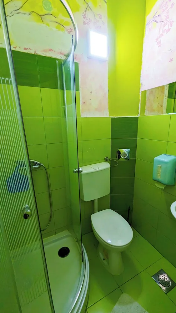 غرفة بسرير مزدوج بحمام خاص، Croparadise Hostel 3/3