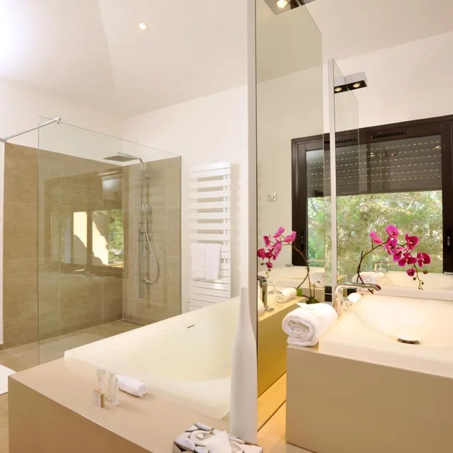 جناح بحوض جاكوزي، Hotel Font Mourier 5/5