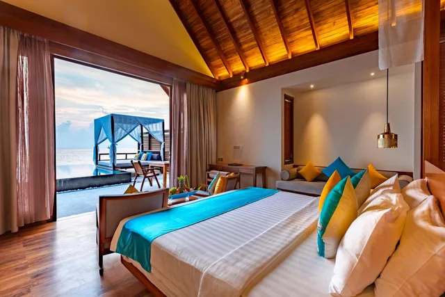 Pool, Ocean, Sunrise, Villa، Furaveri Maldives 3/4