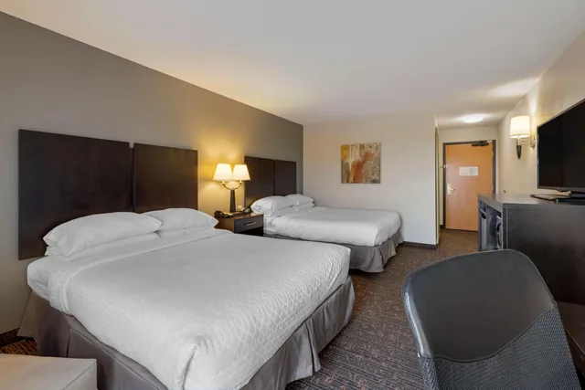 غرفة بسرير كوين، Best Western Plus Omaha Airport Inn 3/4