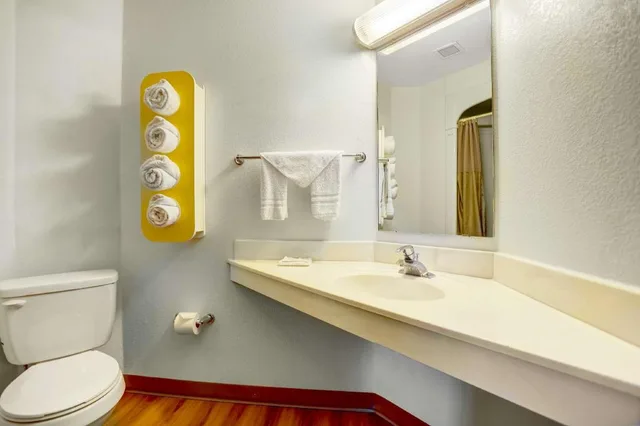 Room, 2 Double Beds, Motel6 Benson, AZ 4/4