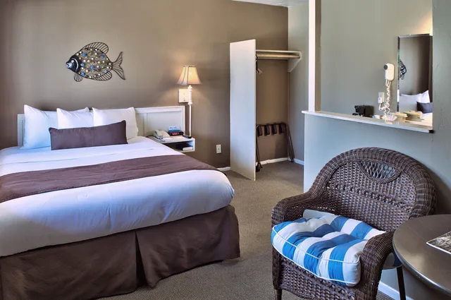غرفة بسرير كوين، Lovers Point Inn 1/1