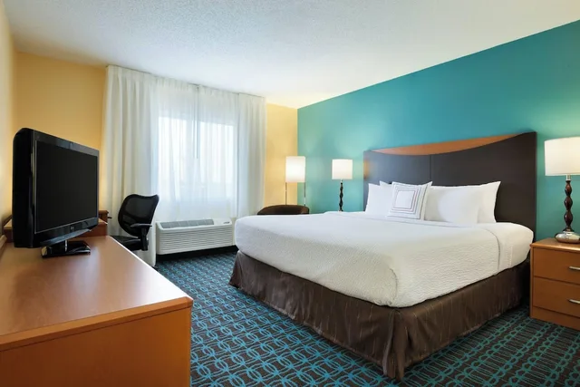 غرفة بسرير كينج، Country Inn & Suites by Radisson, Bismarck-Mandan 2/4