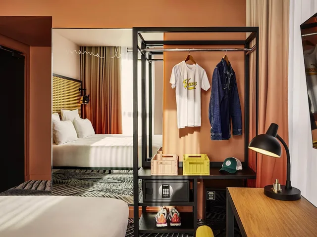 Medium, Double Bed، Mama Shelter Dijon 2/6