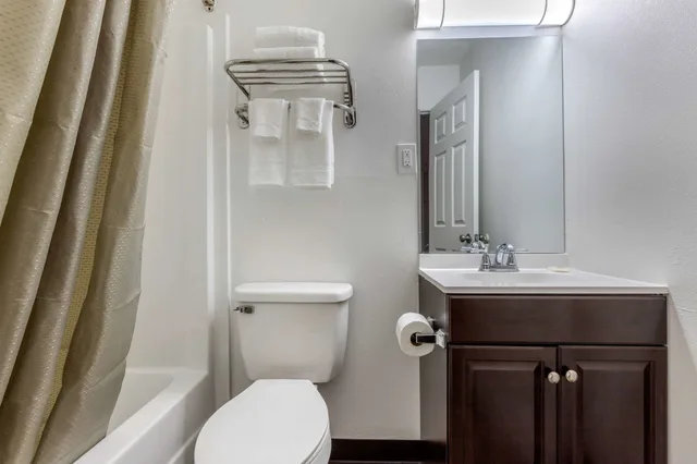 غرفة ديلوكس بسريرين كوين بمطبخ صغير، Suburban Studios Spartanburg - I-26 8/10