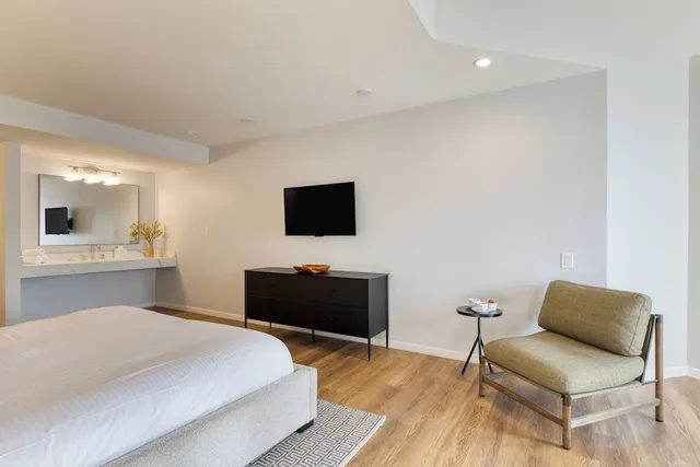 Coastal, King Bed, Partial Ocean View, Balcony، Laguna Brisas A Beach Hotel 3/4