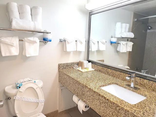 غرفة بسريرين كوين بإطلالة على البحر، Ocean Resort 3/3