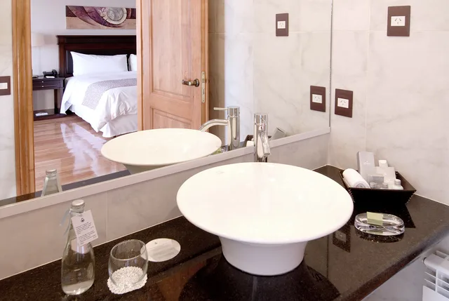 غرفة بسرير مزدوج بإطلالة على البحيرة، Alma del Lago Suites & Spa 2/2