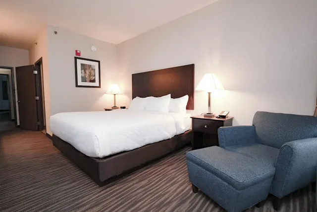 Room, King Bed, Cobblestone Inn and Suites Maryville 6/10