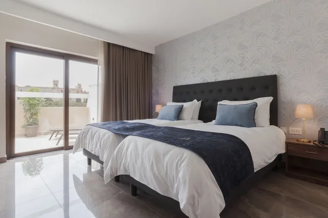 غرفة ديلوكس بسرير مزدوج أو سريرين منفصلين بإطلالة على المدينة بحوض جاكوزي، The Duke Boutique Hotel 2/5