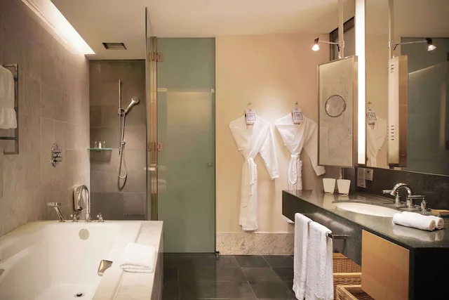 جناح جونيور بسرير كينج بإطلالة على المدينة، Hilton Kuala Lumpur 3/3