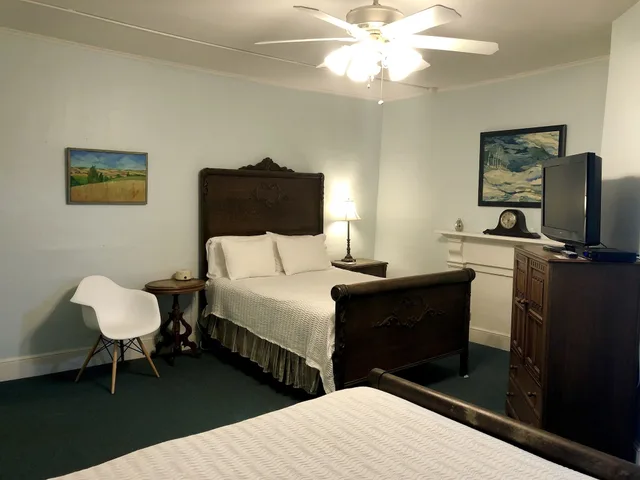 غرفة 9، Rogues Harbor Inn 4/5