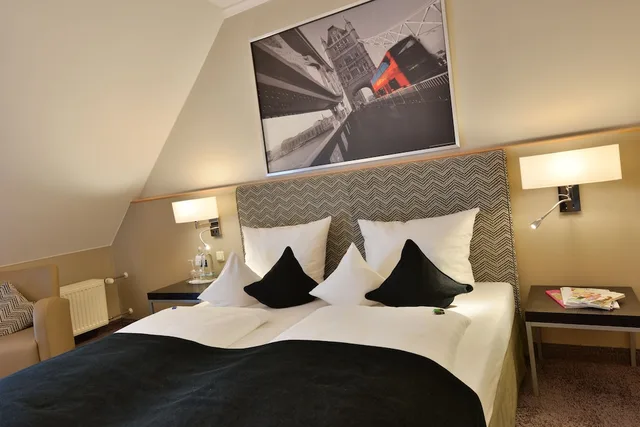 غرفة بريميوم بسرير كينج بشرفة، Parkhotel Weiskirchen 4/8