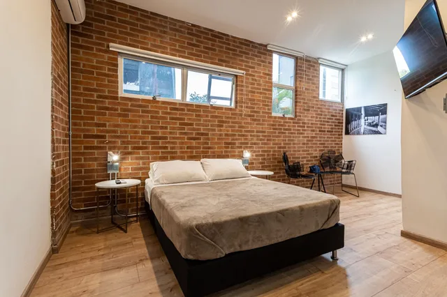 غرفة بسرير كوين، Soy Local Housetel 1/3