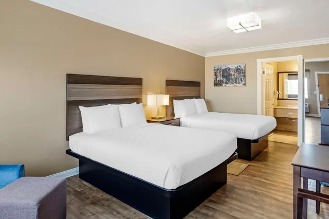 Upstairs, 2 Queen Beds, Large، Best Western China Lake Inn 3/8