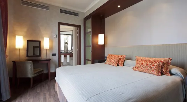 Junior Suite, King Bed, Hotel Barcelona Center 1/2