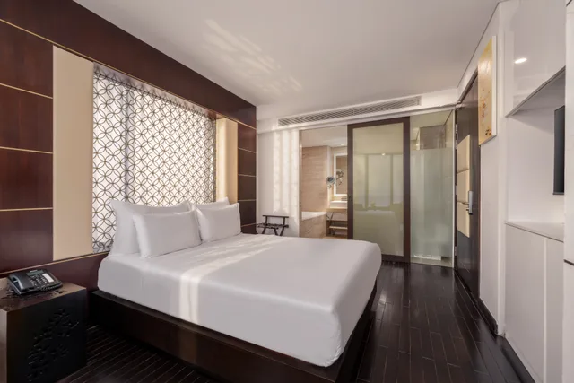 Junior Suite, Beach Front, Holiday Beach Hotel Danang 2/5