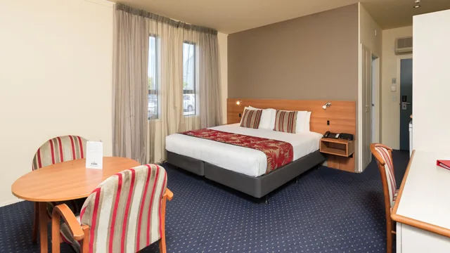 غرفة متصلة سوبيريور بسرير كينج وسريرين كوين، Heartland Hotel Auckland Airport 3/6