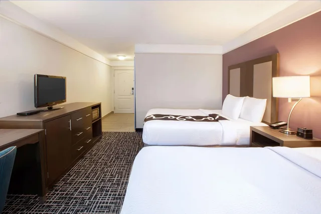 جناح ديلوكس تنفيذي بسريرين كوين، La Quinta Inn & Suites by Wyndham Cincinnati Airpt Florence 1/2