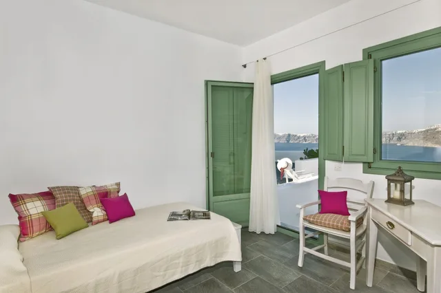 3 Bedrooms, Family, Apartment, 3 Queen Beds, Caldera View, Plunge Pool، Aura Marina Apartments 1/2