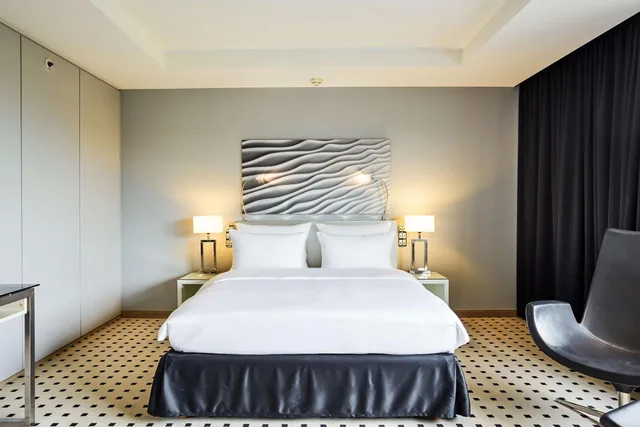 غرفة بريميوم بسرير كينج، Radisson Blu Conference Hotel, Dusseldorf 3/10