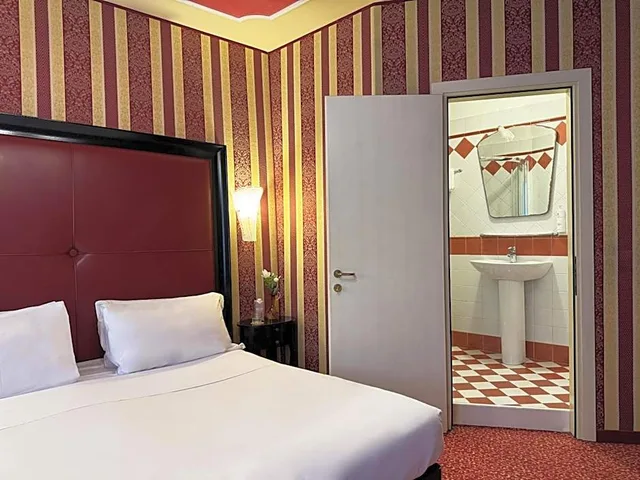 غرفة ثلاثية، Hotel Alcyone 1/4