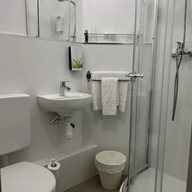 غرفة قياسية بسرير مزدوج، Good Hotel Marseille Aubagne 6/9