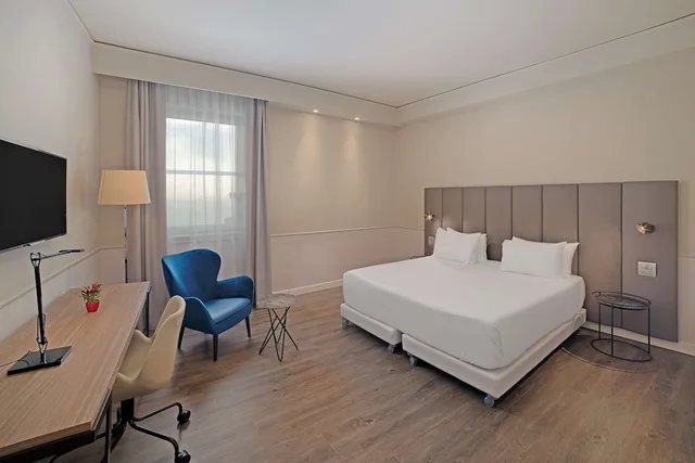 Superior, Double Bed, Xl، NH Napoli Panorama 3/8