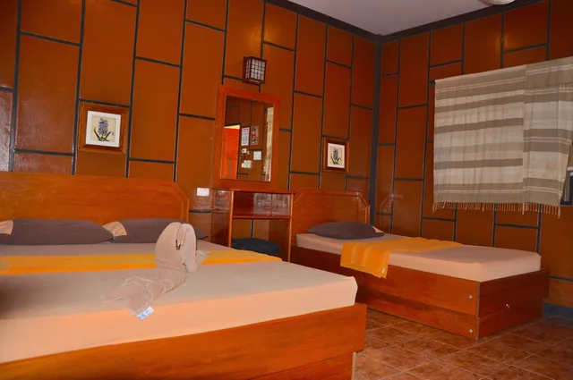 غرفة قياسية بسرير مزدوج وسرير فردي، Coral Bungalows 1/2
