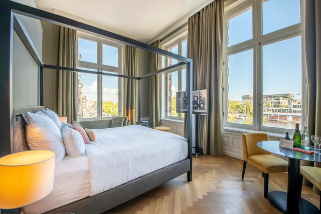 جناح جونيور، Pestana Amsterdam Riverside 1/3