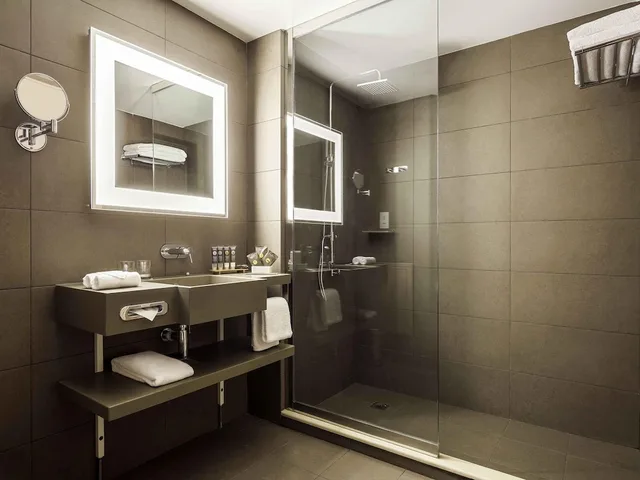غرفة سوبيريور بسريرين منفصلين مع أريكة، نوفوتيل جدة(Novotel Jeddah Tahlia) 6/7