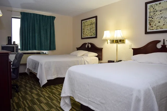 غرفة قياسية بسريرين مزدوجين، Corning Inn 2/7