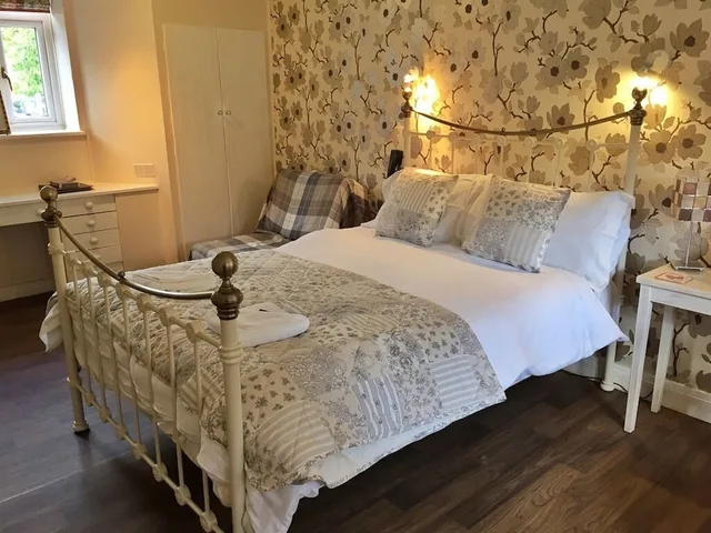 Country, Twin Beds, Pet Friendly، The Hand at Llanarmon 2/3