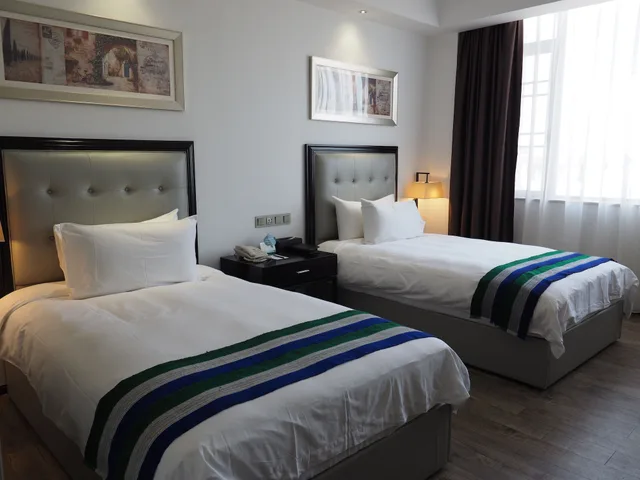 غرفة سوبيريور بسريرين منفصلين، Atlantic Lumley Hotel 1/3