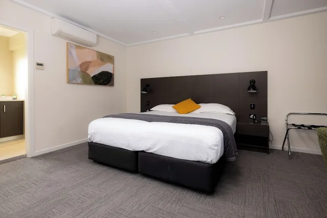 غرفة بريميير بسرير كينج وسرير كينج وسريرين منفصلين بغرفتي نوم، Mick O Sheas Hotel 9/10