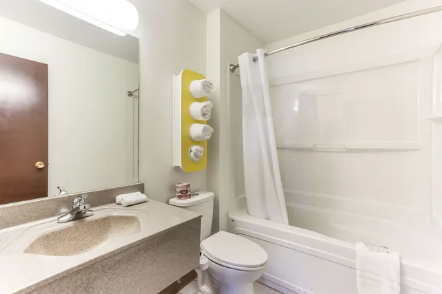غرفة قياسية بسريرين كوين، Motel6 Lethbridge Ab 7/7