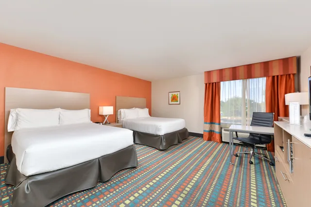 غرفة قياسية بسريرين كوين لذوي الإعاقة، Holiday Inn Express Albuquerque N - Bernalillo, an IHG Hotel 2/4
