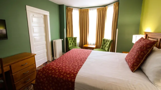 غرفة كلاسيكية بسرير كينج وسرير كوين، James Bay Inn Hotel Suites Cottage 4/8