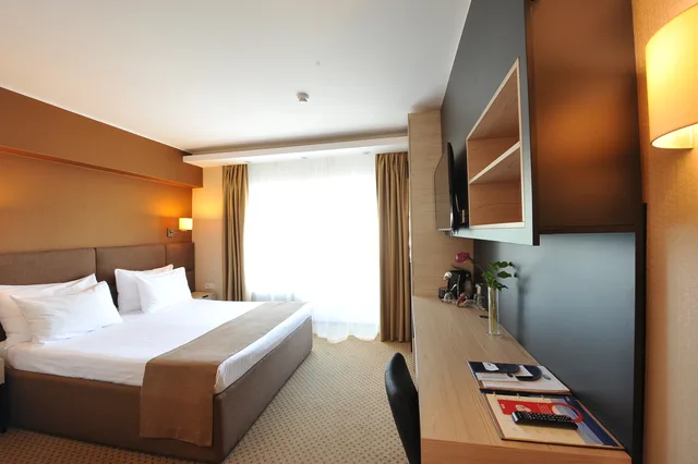 غرفة قياسية بسرير مزدوج، Crystal Palace Hotel 2/3