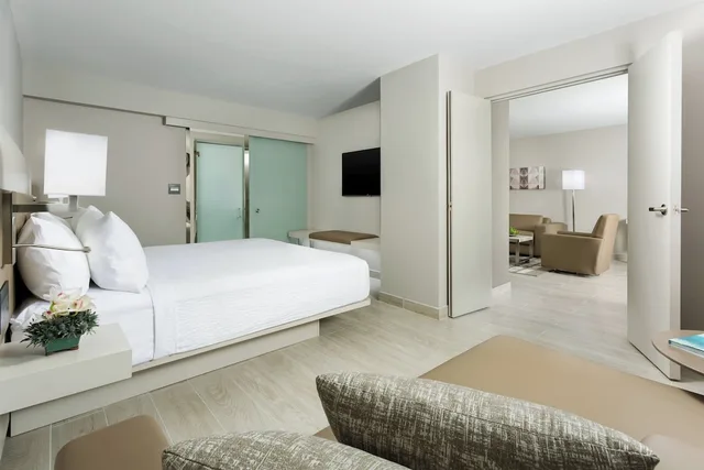 1 Bedroom, Suite, Balcony, Ac Hotel By Marriott San Juan Condado 1/4