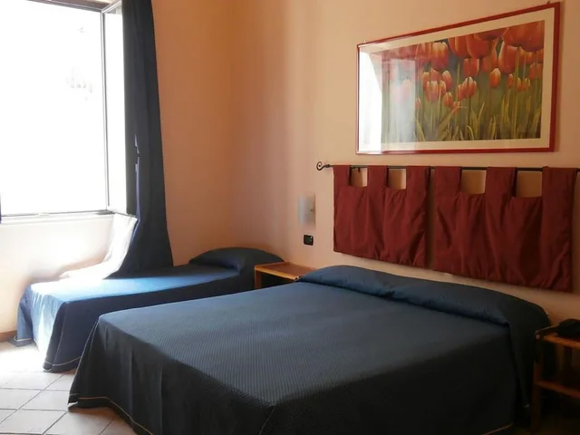 غرفة قياسية ثلاثية بسرير كوين وسرير فردي، Hotel Miramare 6/7